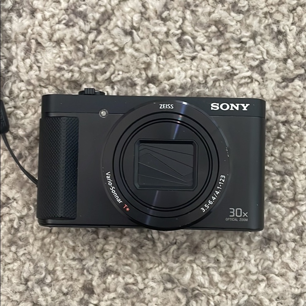 Sony DSC-HX80 camera and ring light